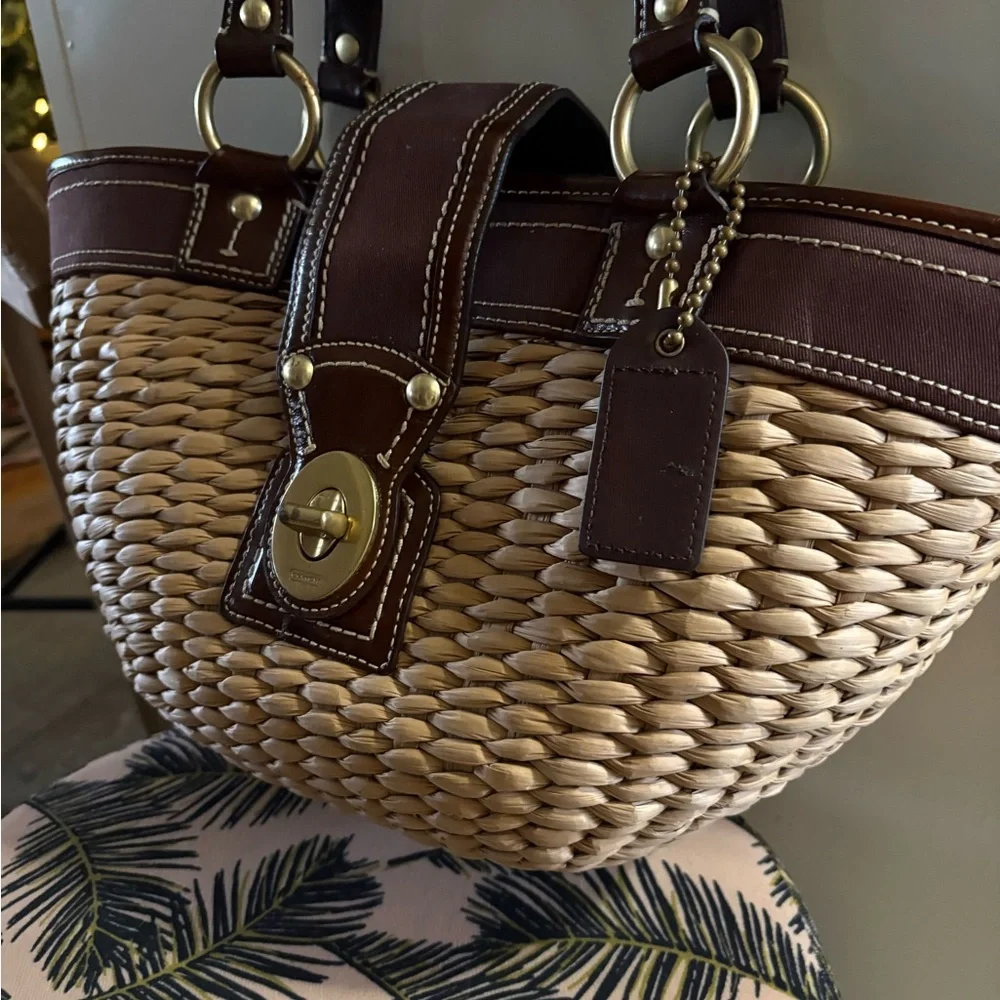 Coach Legacy 10728
Basket Tote Woven
Straw Espresso Brown
Leather Turn Lock#exc! - Picture 5 of 12